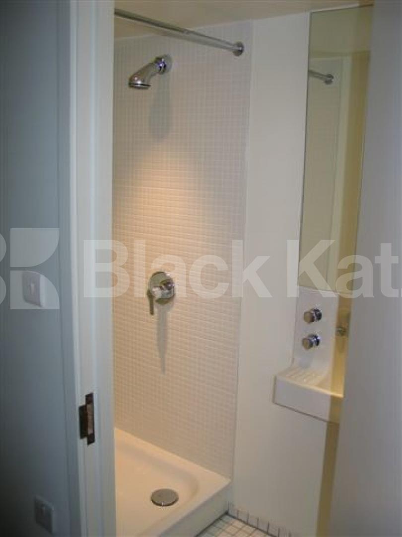 			2 Bedroom, 1 bath, 1 reception Apartment			 Clark Street , Stepney